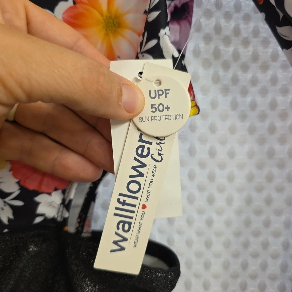 New Girls Size 5 Wallflower Floral One Piece Swimsuit With Cut‎ Out